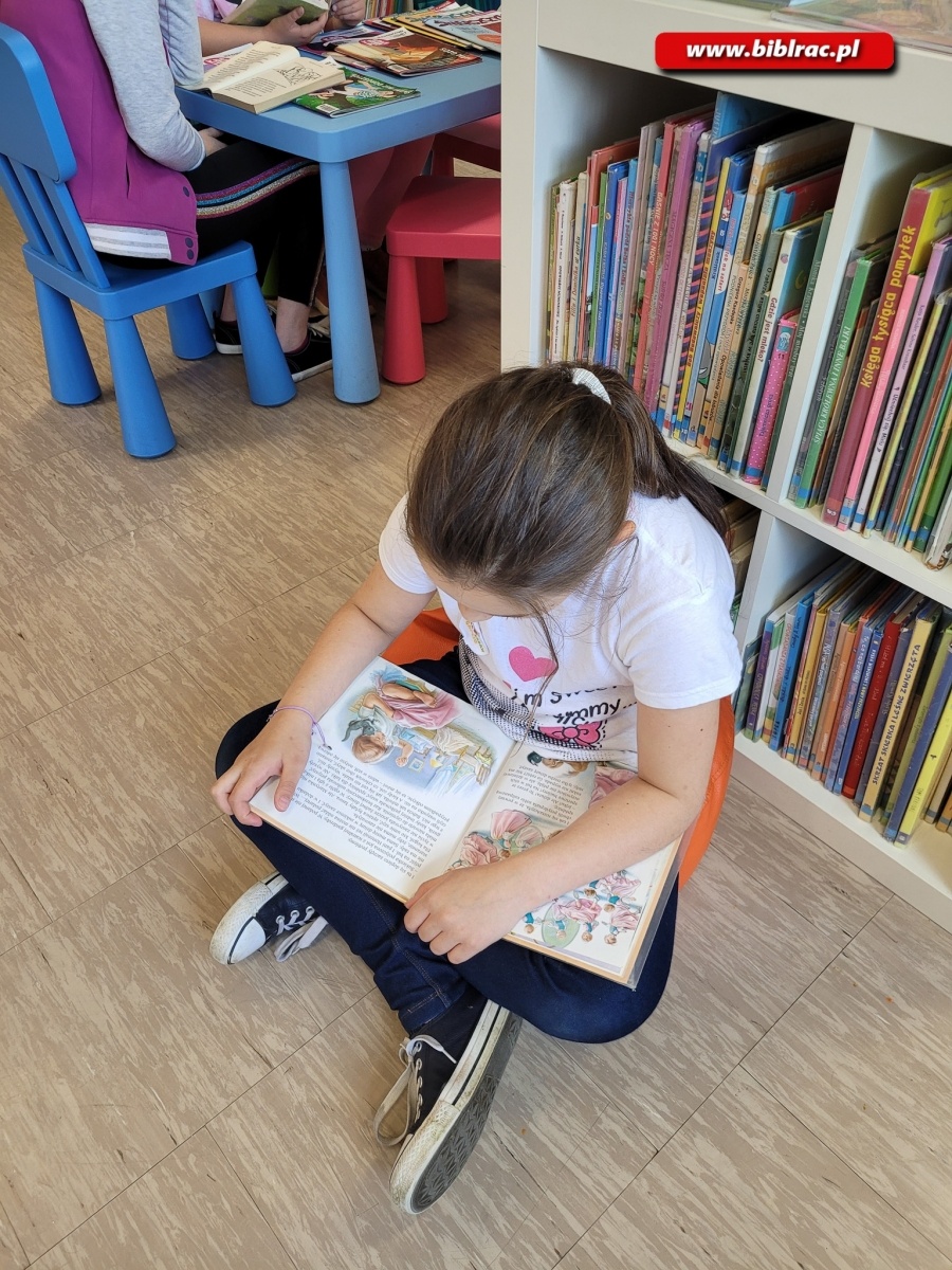 Zdjęcie w galerii na portalu naszraciborz.pl: Maraton Czytelniczy w bibliotece na Żorskiej wiadomości z regionu