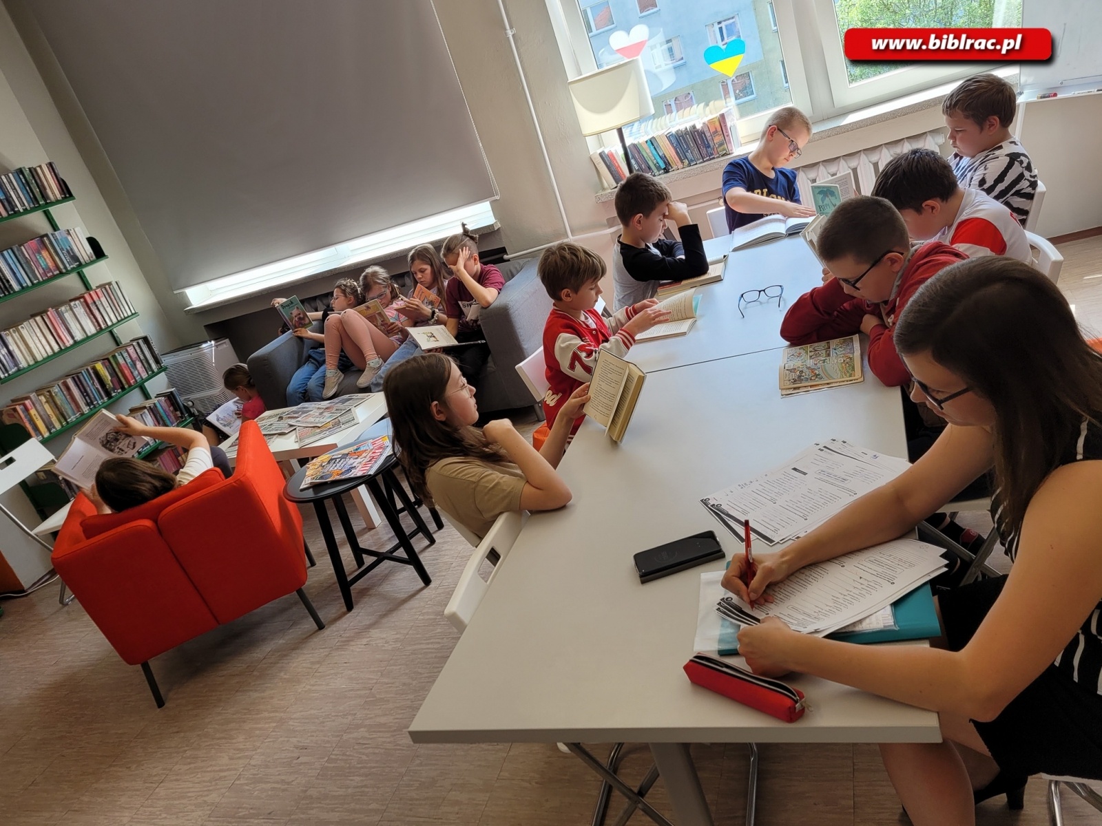 Zdjęcie w galerii na portalu naszraciborz.pl: Maraton Czytelniczy w bibliotece na Żorskiej wiadomości z regionu