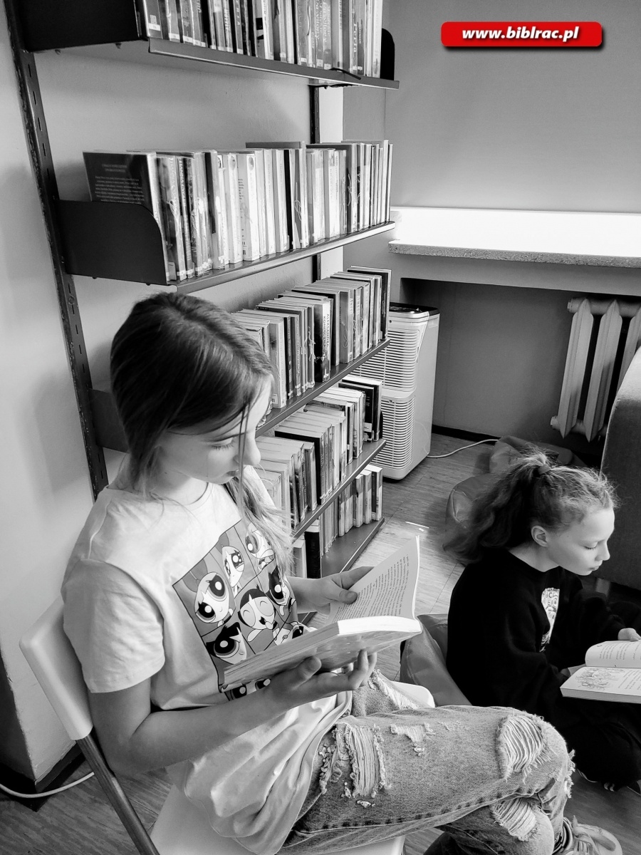 Zdjęcie w galerii na portalu naszraciborz.pl: Maraton Czytelniczy w bibliotece na Żorskiej wiadomości z regionu