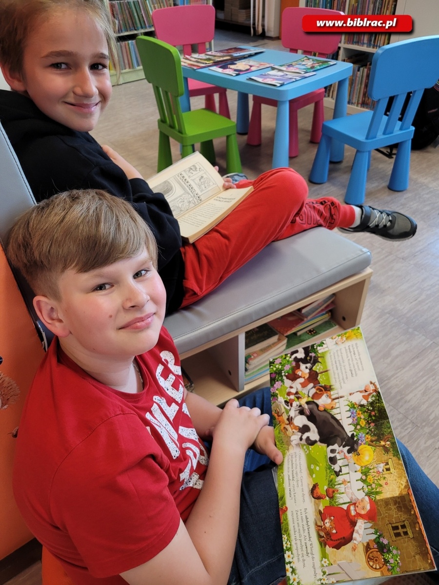 Zdjęcie w galerii na portalu naszraciborz.pl: Maraton Czytelniczy w bibliotece na Żorskiej wiadomości z regionu