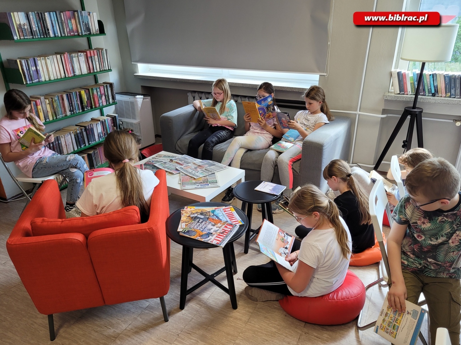 Zdjęcie w galerii na portalu naszraciborz.pl: Maraton Czytelniczy w bibliotece na Żorskiej wiadomości z regionu