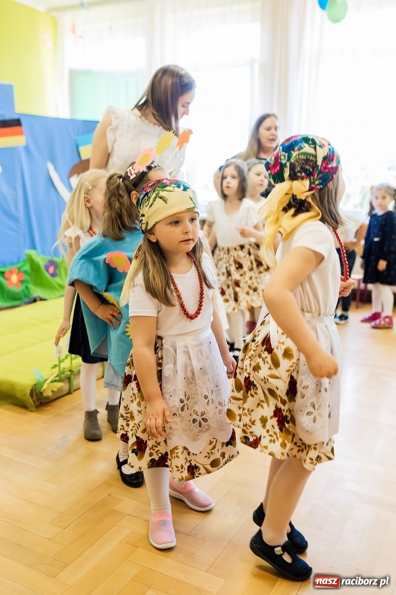 Zdjęcie w galerii na portalu naszraciborz.pl: Mali Poligloci w Przedszkolu nr 11 wiadomości z regionu