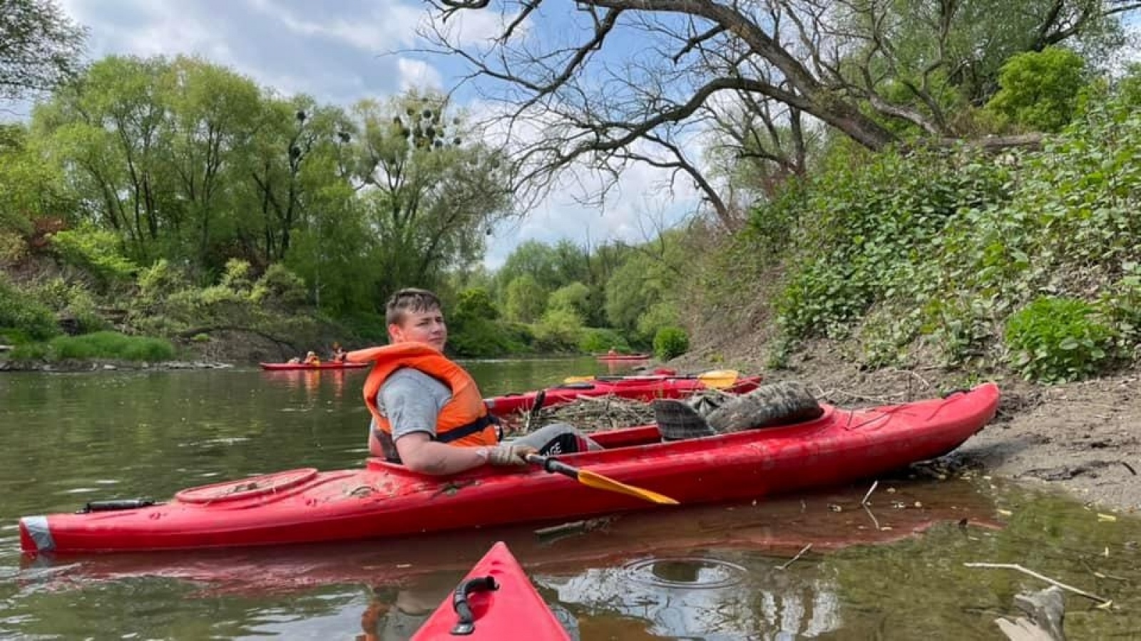 Zdjęcie w galerii na portalu naszraciborz.pl: Pływające śmieciarki na Odrze. Ekologiczna akcja w Raciborzu [FOTO] wiadomości z regionu