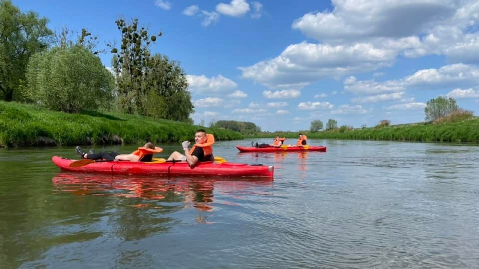 Zdjęcie w galerii na portalu naszraciborz.pl: Pływające śmieciarki na Odrze. Ekologiczna akcja w Raciborzu [FOTO] wiadomości z regionu