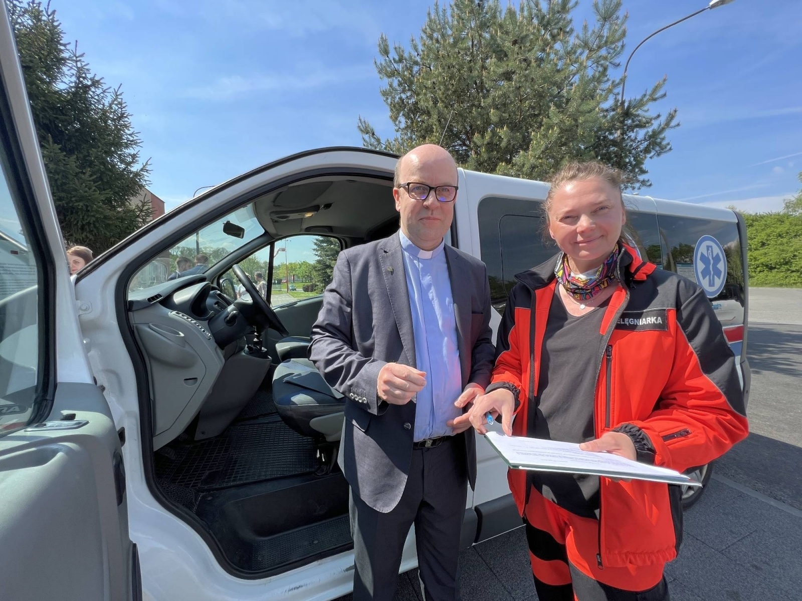 Zdjęcie w galerii na portalu naszraciborz.pl: Karetka z Raciborza dotarła do Iwano-Frankiwska wiadomości z regionu