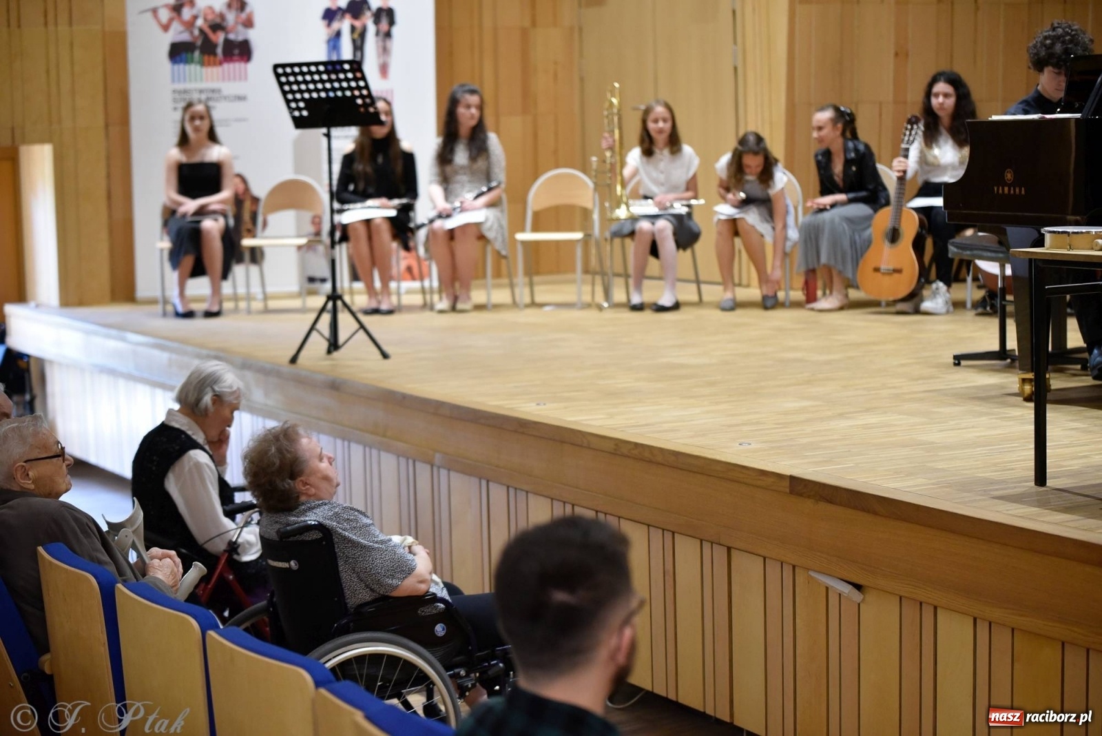 Zdjęcie w galerii na portalu naszraciborz.pl: Wyjątkowi goście w murach szkoły muzycznej [FOTO i WIDEO] wiadomości z regionu