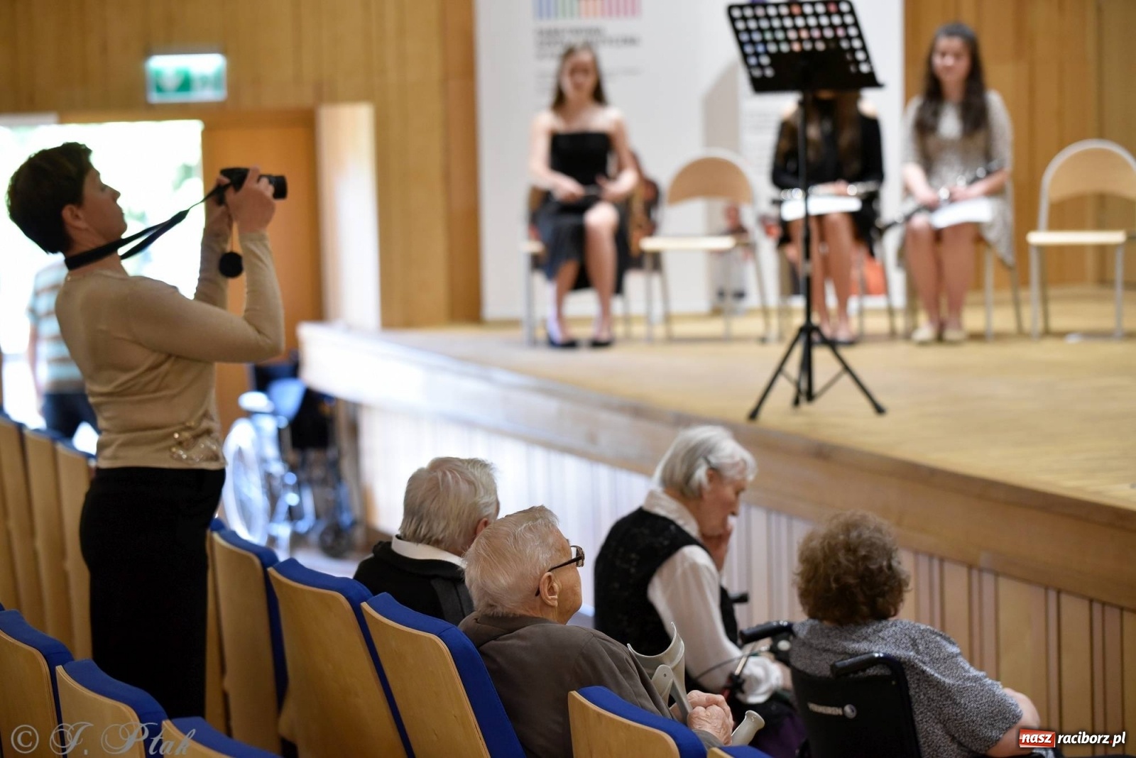 Zdjęcie w galerii na portalu naszraciborz.pl: Wyjątkowi goście w murach szkoły muzycznej [FOTO i WIDEO] wiadomości z regionu