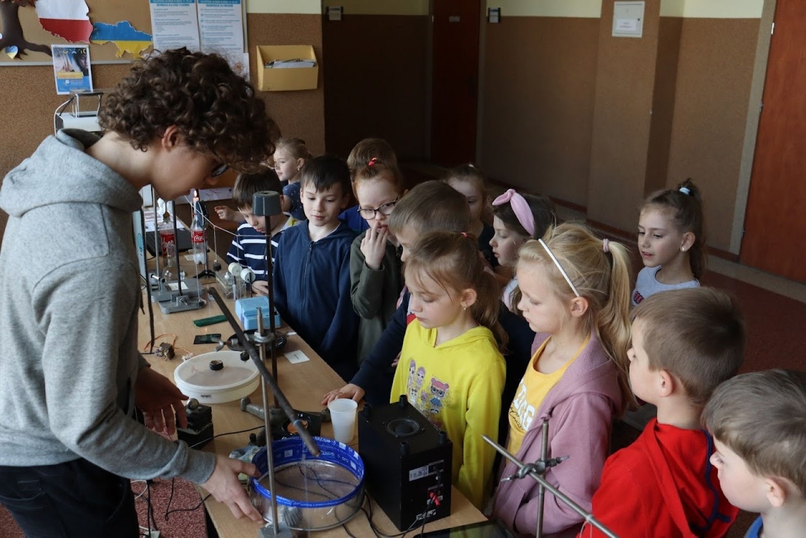Zdjęcie w galerii na portalu naszraciborz.pl: Teatr niejedno ma imię - Theater has many names. Przedstawienie w Pietrowicach Wlk. wiadomości z regionu