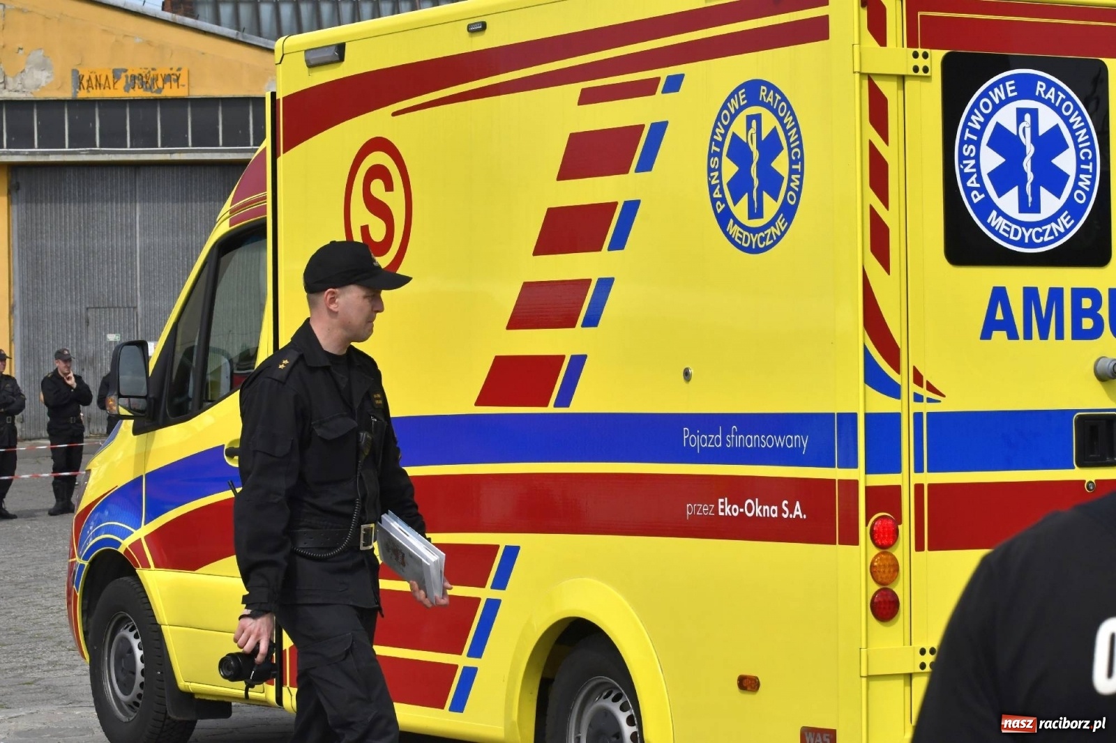 Zdjęcie w galerii na portalu naszraciborz.pl: Katastrofa drogowa w Raciborzu. Autobus przygniótł osobówkę [ĆWICZENIA] wiadomości z regionu