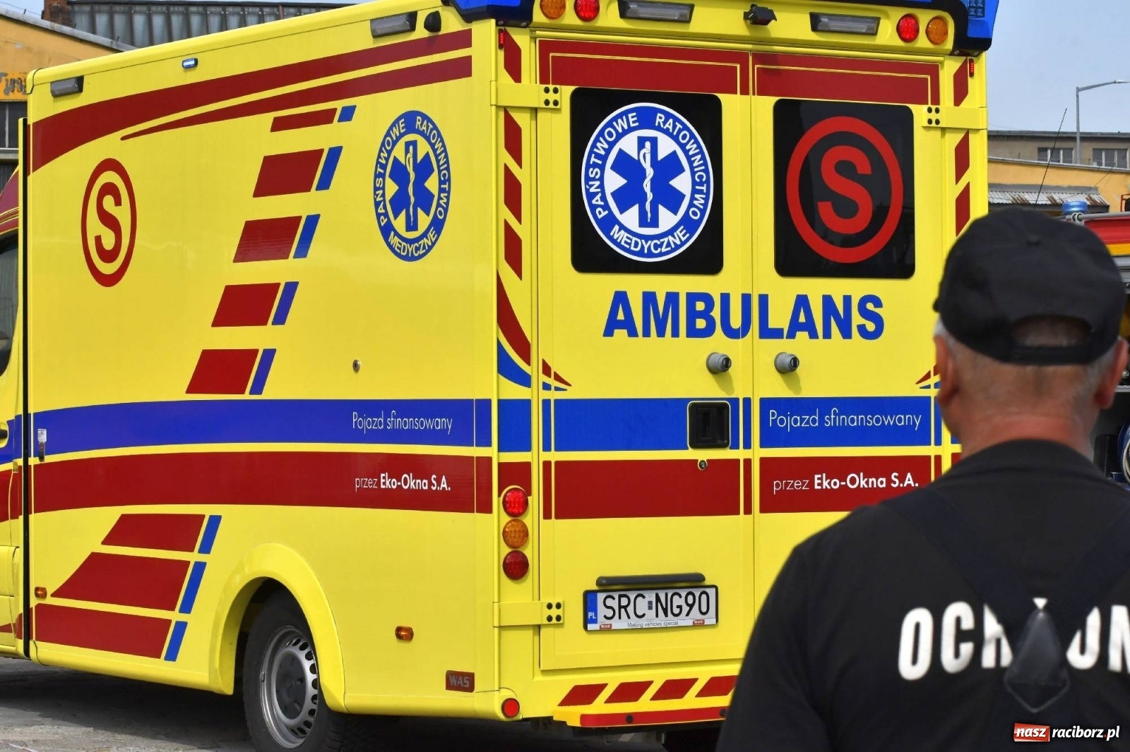 Zdjęcie w galerii na portalu naszraciborz.pl: Katastrofa drogowa w Raciborzu. Autobus przygniótł osobówkę [ĆWICZENIA] wiadomości z regionu