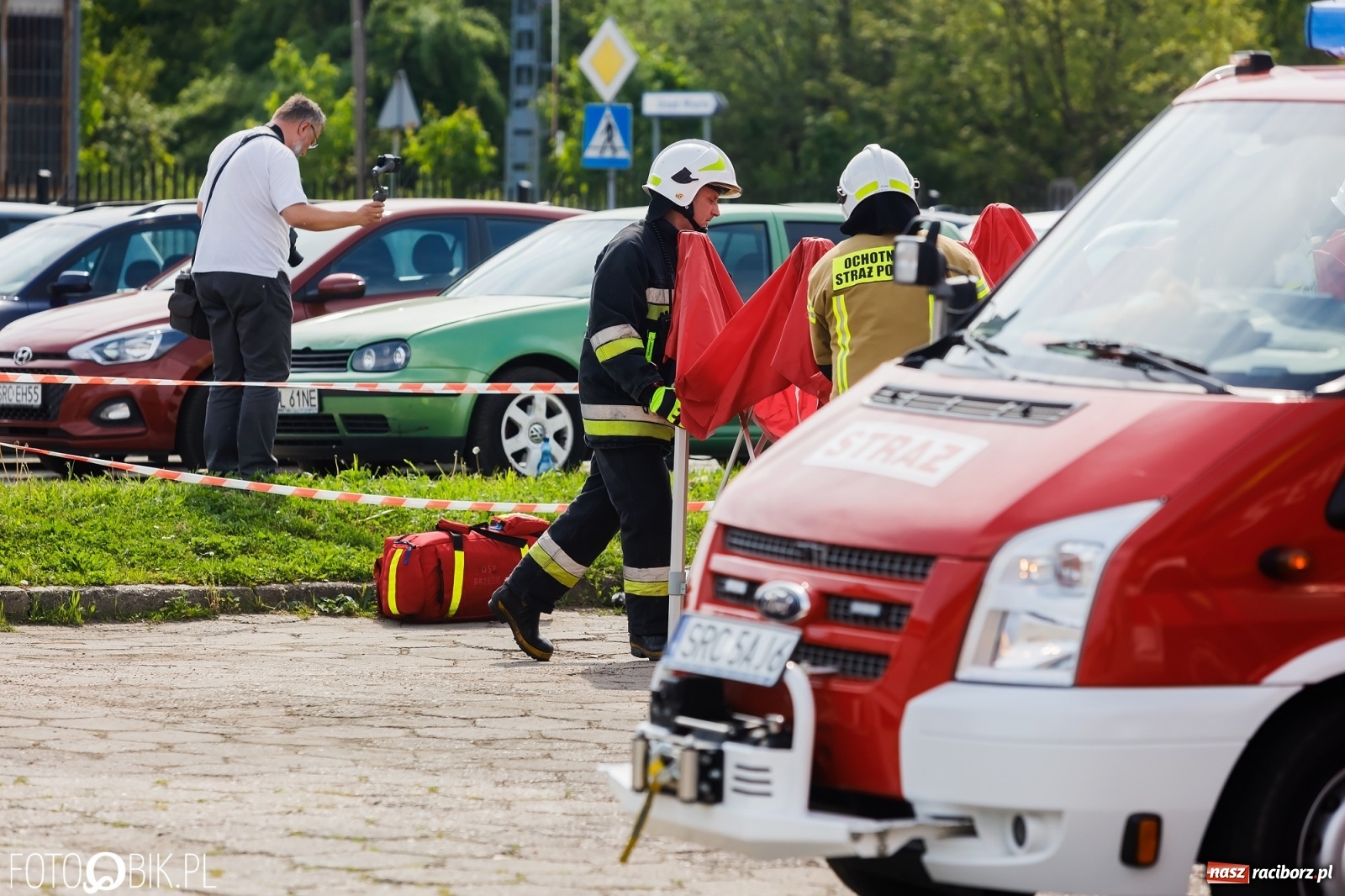Zdjęcie w galerii na portalu naszraciborz.pl: Katastrofa drogowa w Raciborzu. Autobus przygniótł osobówkę [ĆWICZENIA] wiadomości z regionu