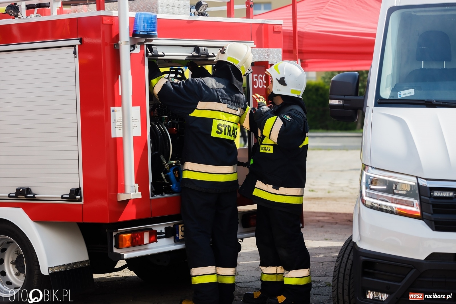 Zdjęcie w galerii na portalu naszraciborz.pl: Katastrofa drogowa w Raciborzu. Autobus przygniótł osobówkę [ĆWICZENIA] wiadomości z regionu