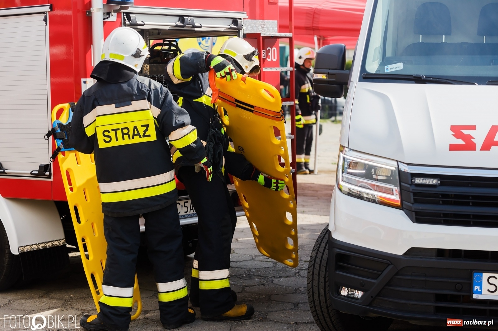 Zdjęcie w galerii na portalu naszraciborz.pl: Katastrofa drogowa w Raciborzu. Autobus przygniótł osobówkę [ĆWICZENIA] wiadomości z regionu