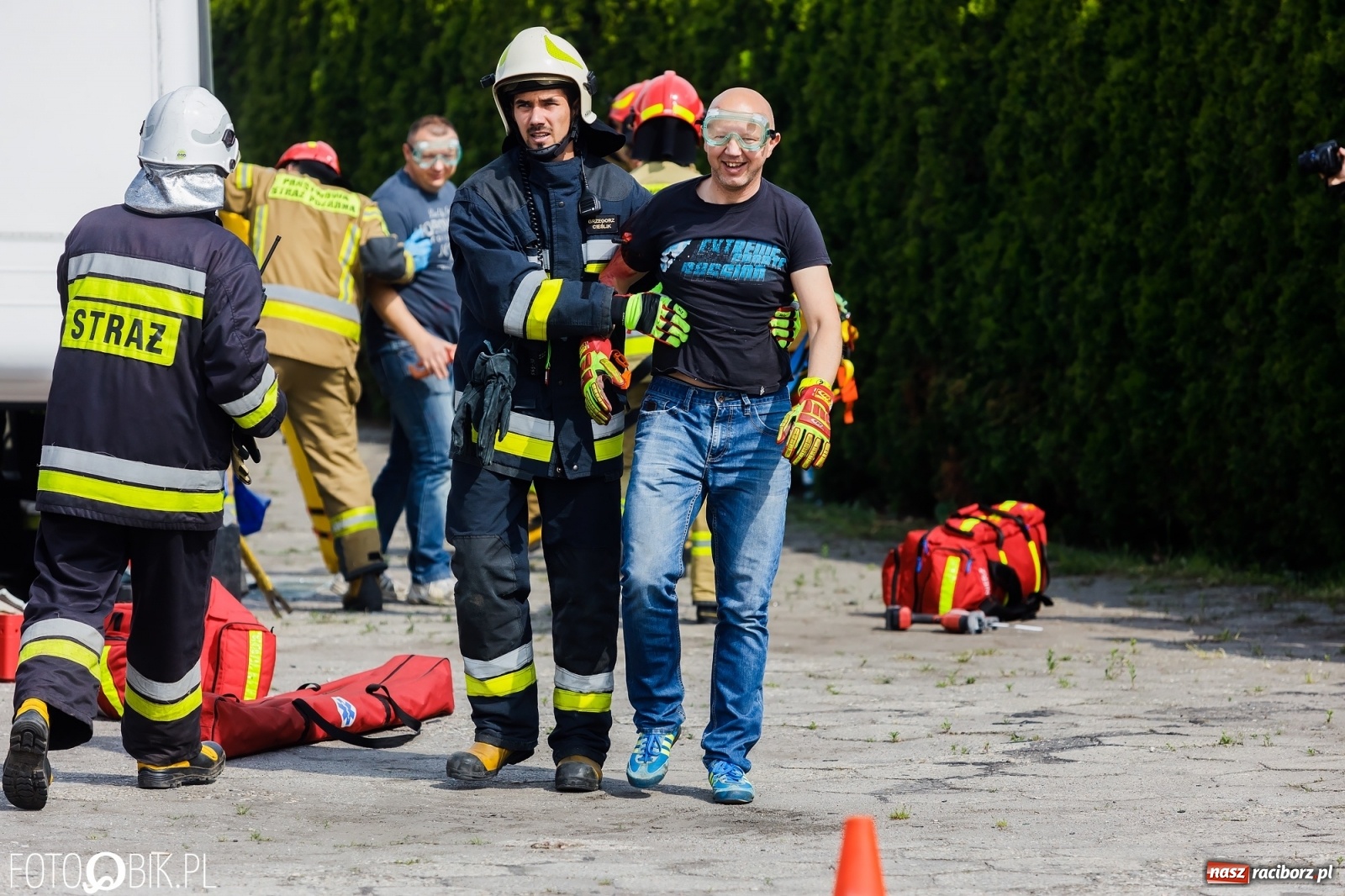 Zdjęcie w galerii na portalu naszraciborz.pl: Katastrofa drogowa w Raciborzu. Autobus przygniótł osobówkę [ĆWICZENIA] wiadomości z regionu