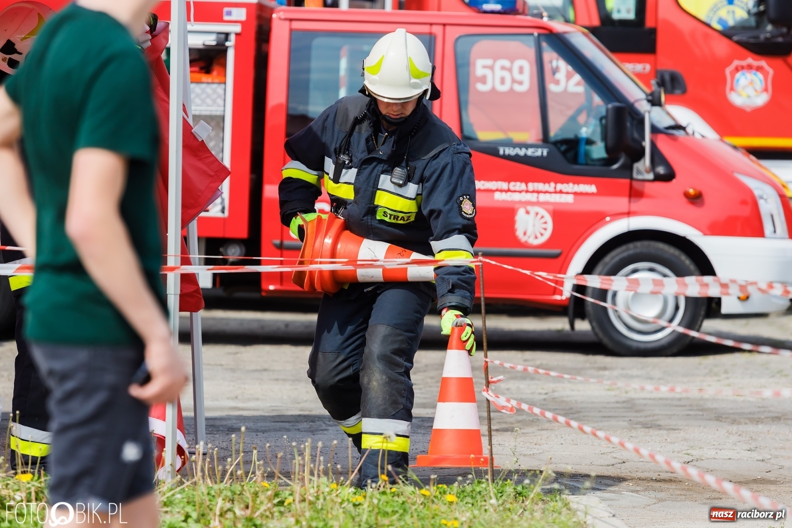 Zdjęcie w galerii na portalu naszraciborz.pl: Katastrofa drogowa w Raciborzu. Autobus przygniótł osobówkę [ĆWICZENIA] wiadomości z regionu