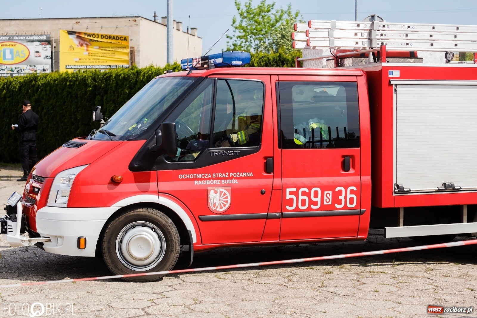 Zdjęcie w galerii na portalu naszraciborz.pl: Katastrofa drogowa w Raciborzu. Autobus przygniótł osobówkę [ĆWICZENIA] wiadomości z regionu