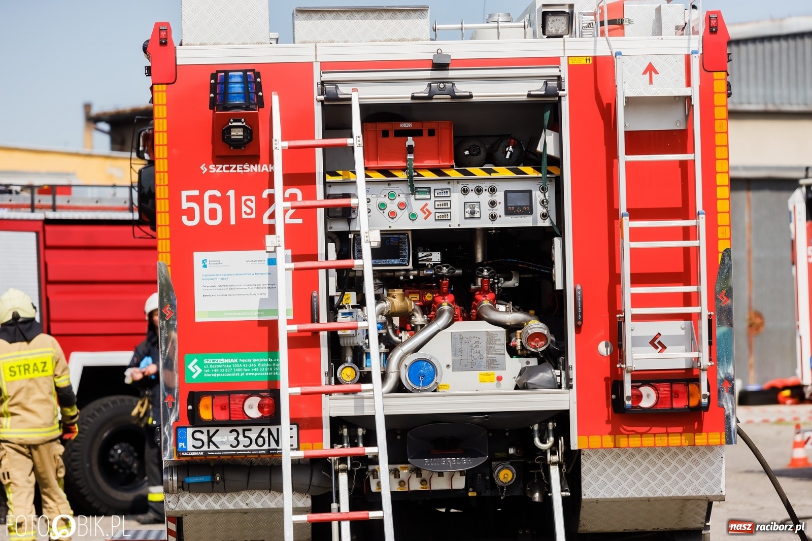 Zdjęcie w galerii na portalu naszraciborz.pl: Katastrofa drogowa w Raciborzu. Autobus przygniótł osobówkę [ĆWICZENIA] wiadomości z regionu