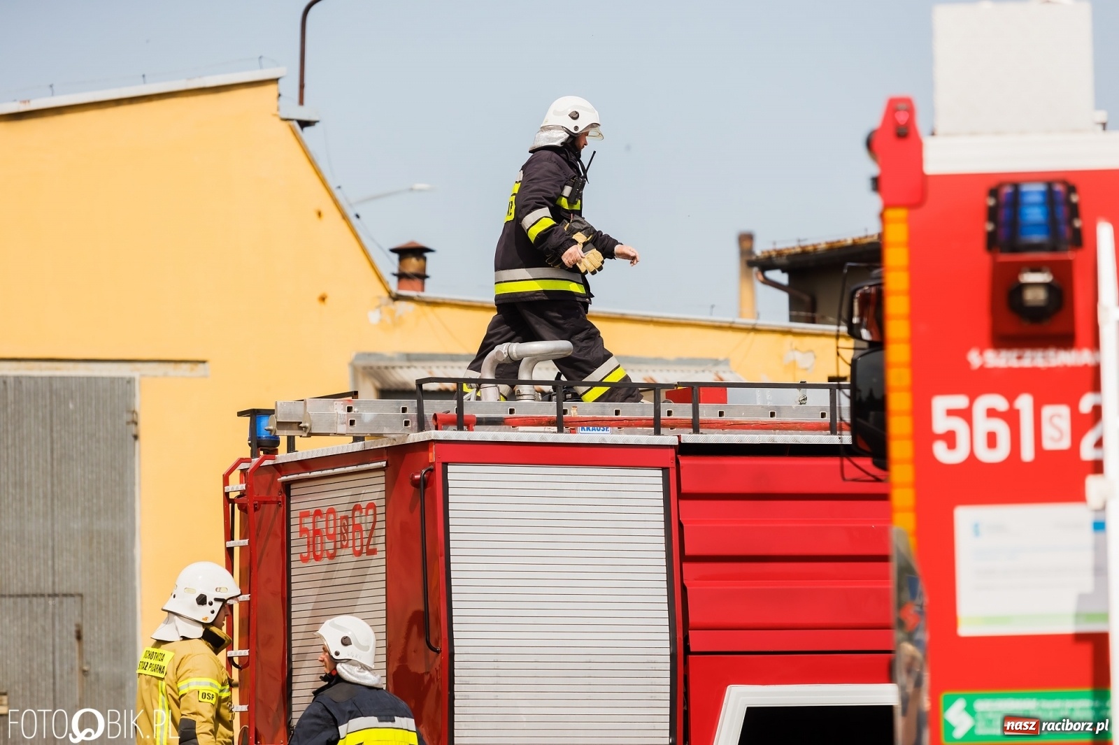 Zdjęcie w galerii na portalu naszraciborz.pl: Katastrofa drogowa w Raciborzu. Autobus przygniótł osobówkę [ĆWICZENIA] wiadomości z regionu