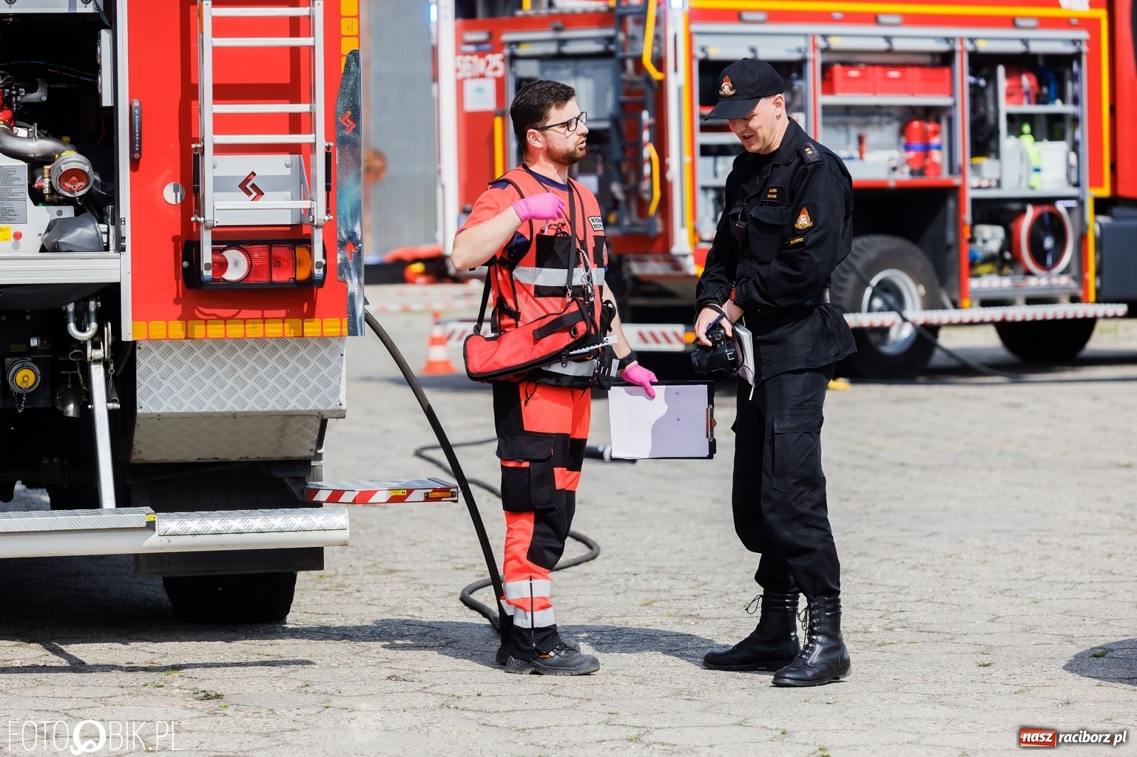 Zdjęcie w galerii na portalu naszraciborz.pl: Katastrofa drogowa w Raciborzu. Autobus przygniótł osobówkę [ĆWICZENIA] wiadomości z regionu