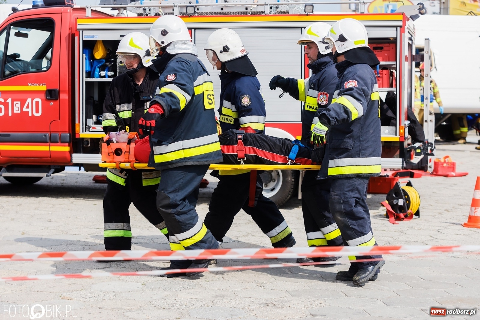 Zdjęcie w galerii na portalu naszraciborz.pl: Katastrofa drogowa w Raciborzu. Autobus przygniótł osobówkę [ĆWICZENIA] wiadomości z regionu