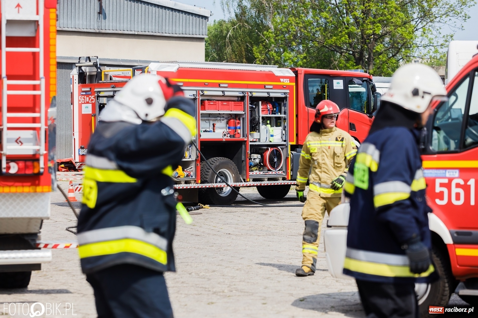 Zdjęcie w galerii na portalu naszraciborz.pl: Katastrofa drogowa w Raciborzu. Autobus przygniótł osobówkę [ĆWICZENIA] wiadomości z regionu