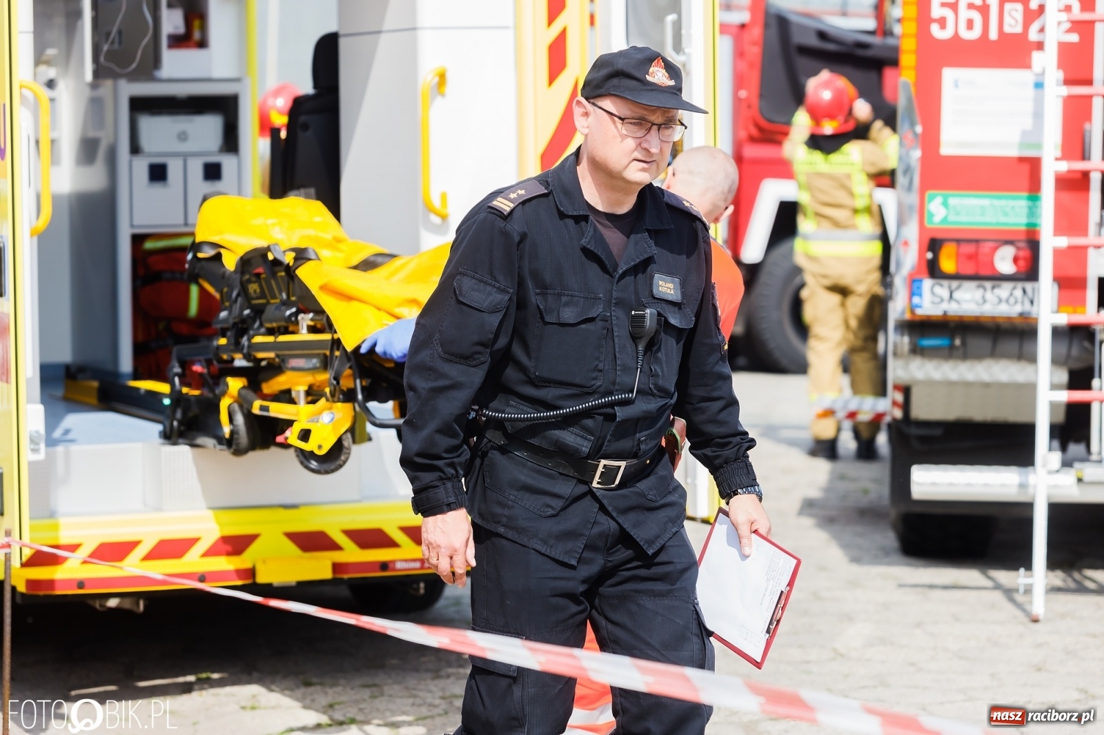 Zdjęcie w galerii na portalu naszraciborz.pl: Katastrofa drogowa w Raciborzu. Autobus przygniótł osobówkę [ĆWICZENIA] wiadomości z regionu