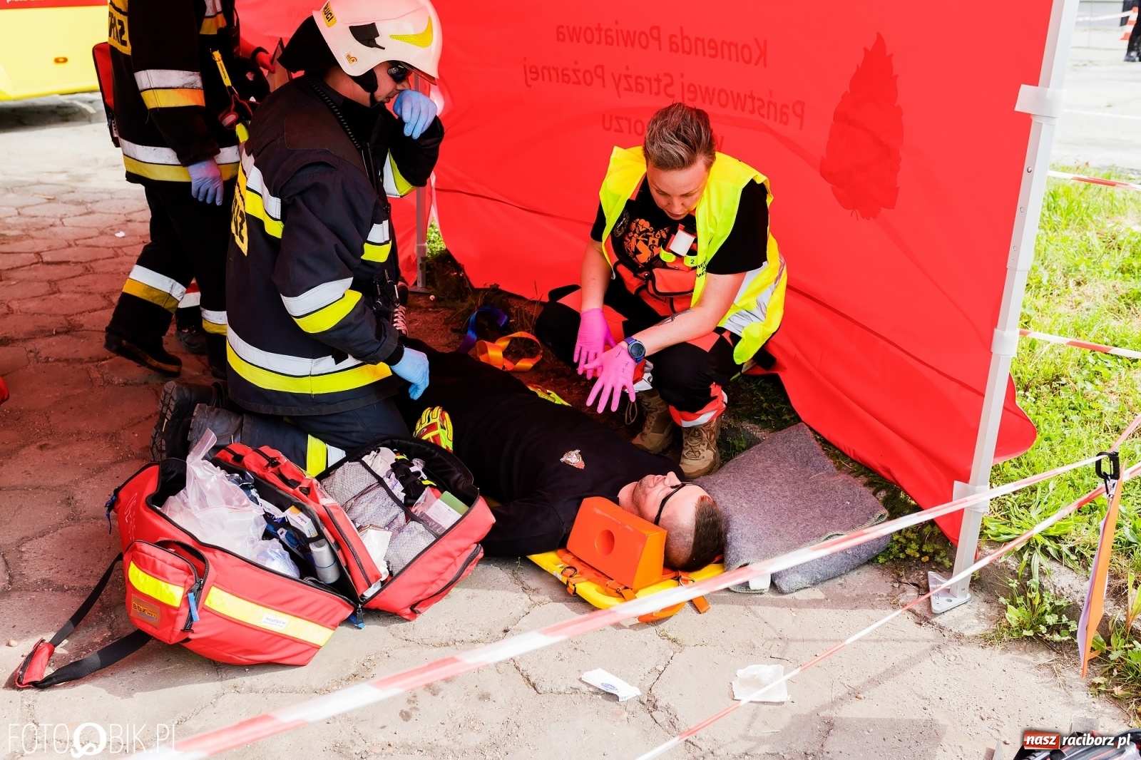 Zdjęcie w galerii na portalu naszraciborz.pl: Katastrofa drogowa w Raciborzu. Autobus przygniótł osobówkę [ĆWICZENIA] wiadomości z regionu