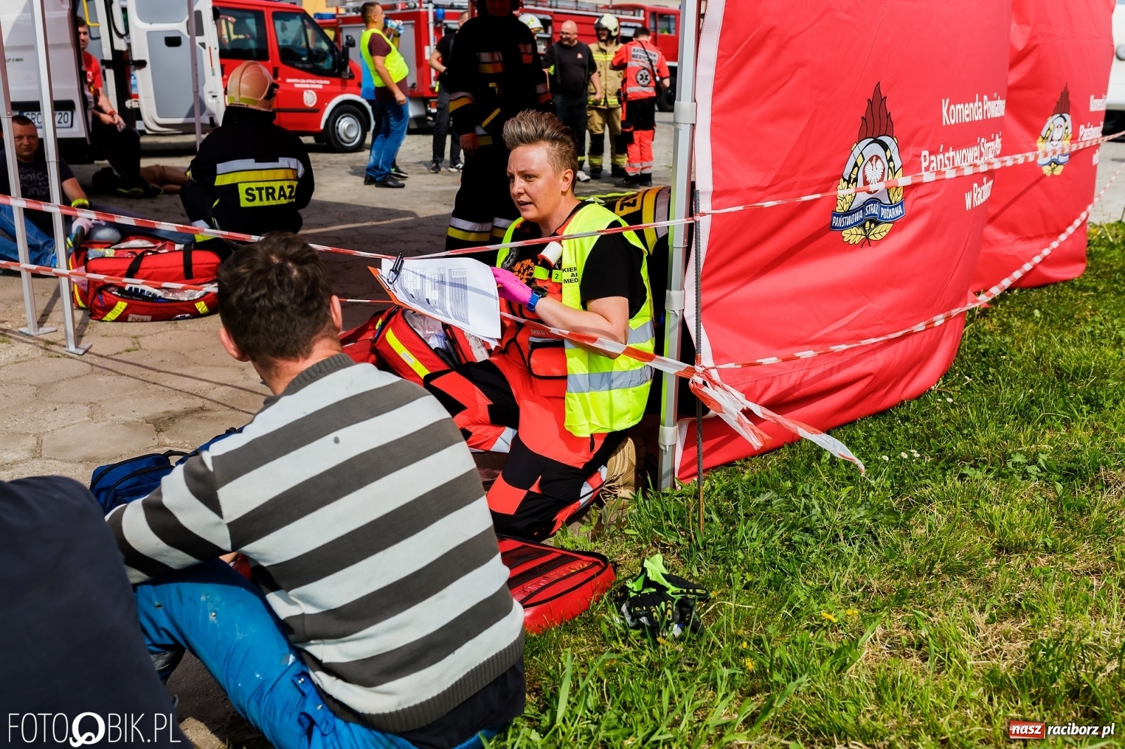 Zdjęcie w galerii na portalu naszraciborz.pl: Katastrofa drogowa w Raciborzu. Autobus przygniótł osobówkę [ĆWICZENIA] wiadomości z regionu