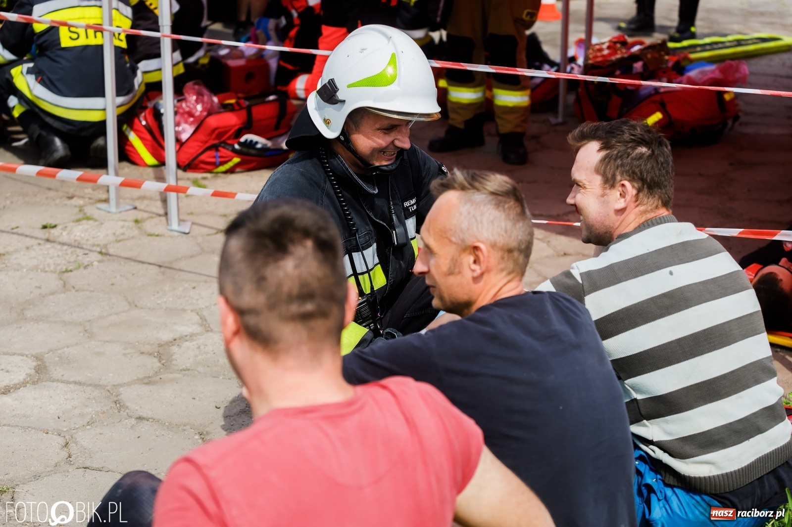 Zdjęcie w galerii na portalu naszraciborz.pl: Katastrofa drogowa w Raciborzu. Autobus przygniótł osobówkę [ĆWICZENIA] wiadomości z regionu