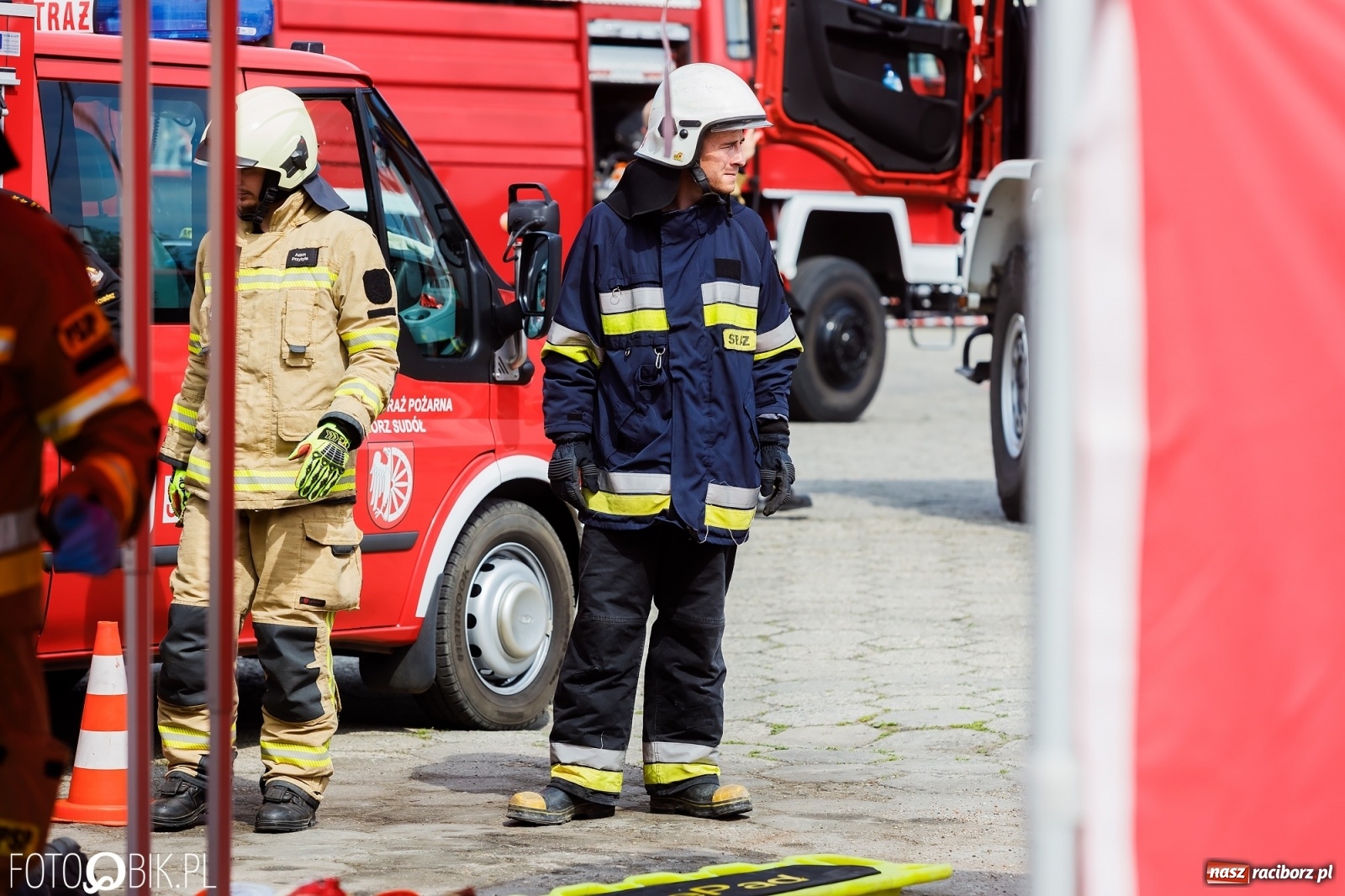 Zdjęcie w galerii na portalu naszraciborz.pl: Katastrofa drogowa w Raciborzu. Autobus przygniótł osobówkę [ĆWICZENIA] wiadomości z regionu