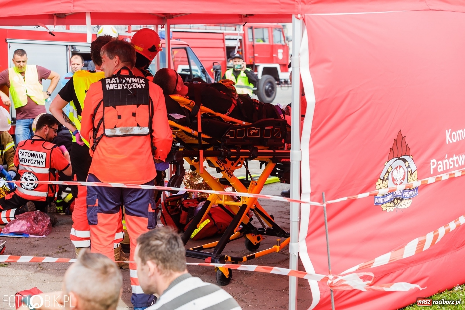 Zdjęcie w galerii na portalu naszraciborz.pl: Katastrofa drogowa w Raciborzu. Autobus przygniótł osobówkę [ĆWICZENIA] wiadomości z regionu