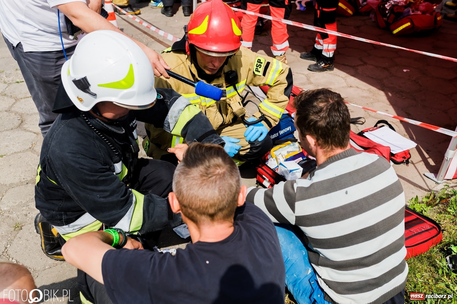 Zdjęcie w galerii na portalu naszraciborz.pl: Katastrofa drogowa w Raciborzu. Autobus przygniótł osobówkę [ĆWICZENIA] wiadomości z regionu