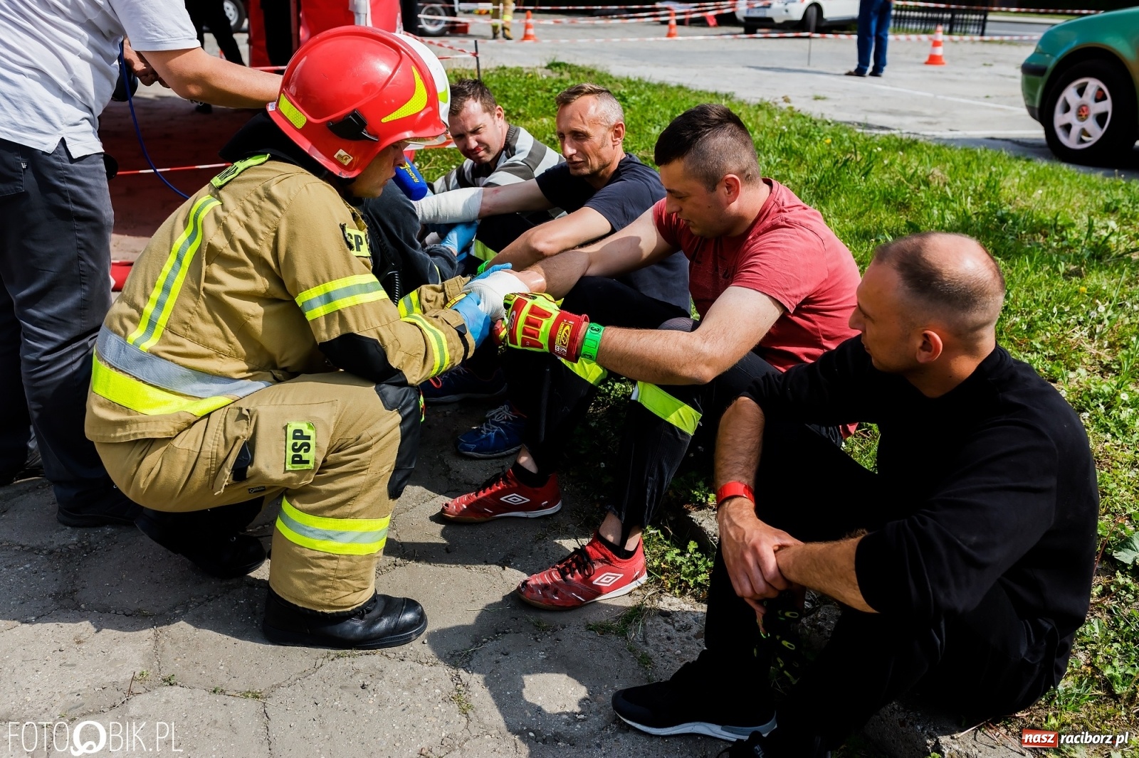 Zdjęcie w galerii na portalu naszraciborz.pl: Katastrofa drogowa w Raciborzu. Autobus przygniótł osobówkę [ĆWICZENIA] wiadomości z regionu