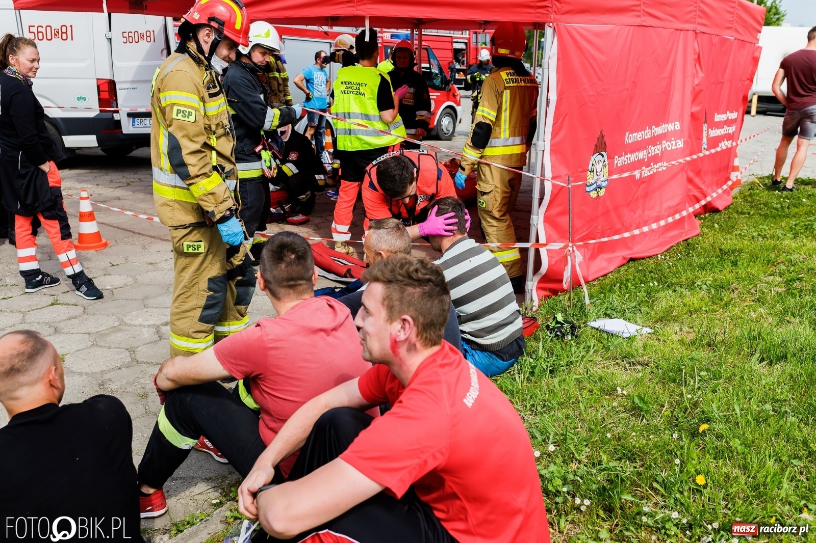 Zdjęcie w galerii na portalu naszraciborz.pl: Katastrofa drogowa w Raciborzu. Autobus przygniótł osobówkę [ĆWICZENIA] wiadomości z regionu