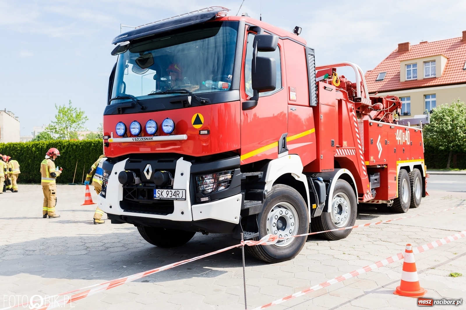 Zdjęcie w galerii na portalu naszraciborz.pl: Katastrofa drogowa w Raciborzu. Autobus przygniótł osobówkę [ĆWICZENIA] wiadomości z regionu