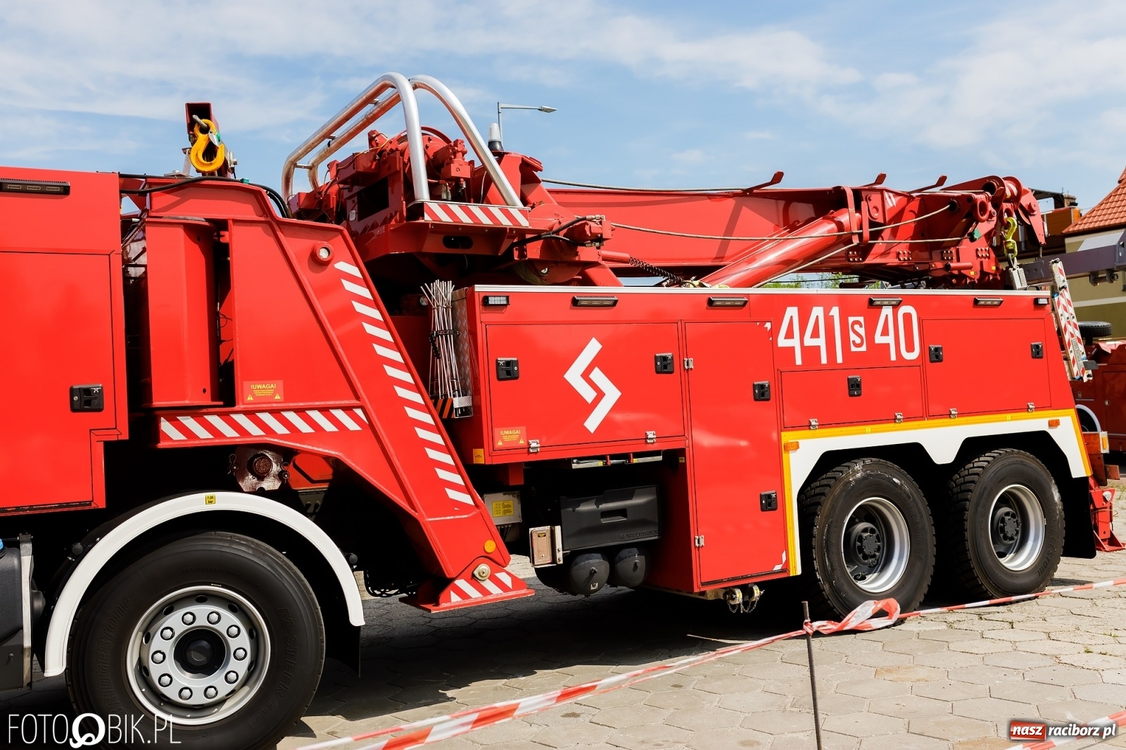 Zdjęcie w galerii na portalu naszraciborz.pl: Katastrofa drogowa w Raciborzu. Autobus przygniótł osobówkę [ĆWICZENIA] wiadomości z regionu
