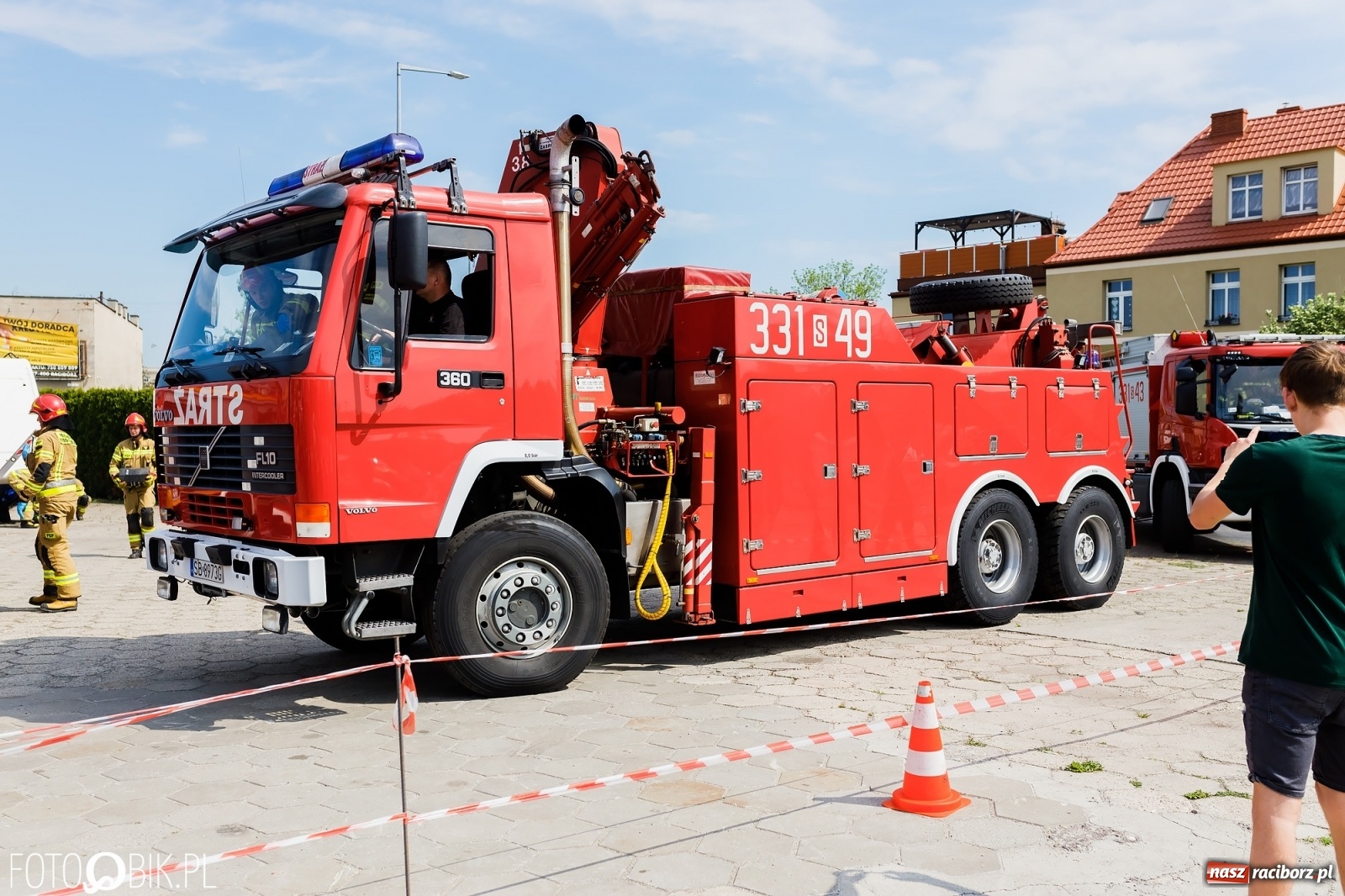 Zdjęcie w galerii na portalu naszraciborz.pl: Katastrofa drogowa w Raciborzu. Autobus przygniótł osobówkę [ĆWICZENIA] wiadomości z regionu