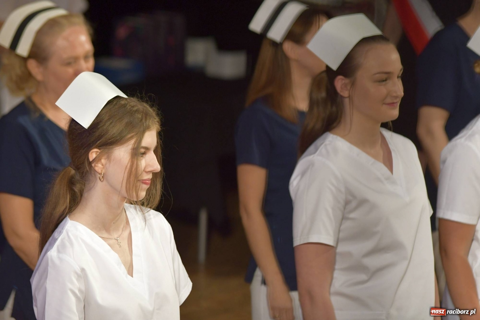 Zdjęcie w galerii na portalu naszraciborz.pl: Czepkowanie studentek pielęgniarstwa raciborskiej PWSZ [FOTO i WIDEO] wiadomości z regionu