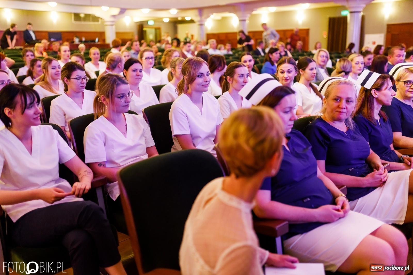 Zdjęcie w galerii na portalu naszraciborz.pl: Czepkowanie studentek pielęgniarstwa raciborskiej PWSZ [FOTO i WIDEO] wiadomości z regionu
