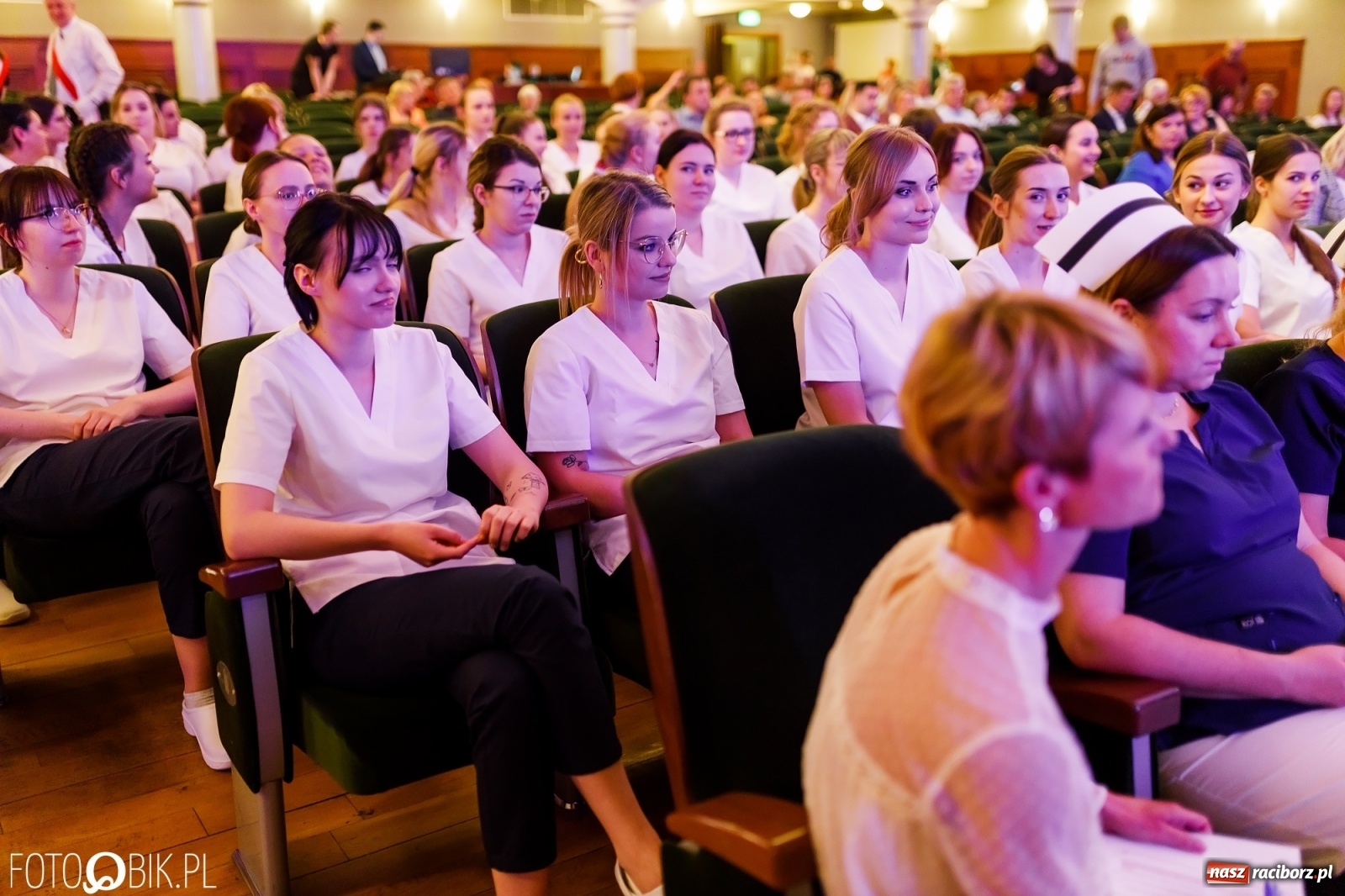 Zdjęcie w galerii na portalu naszraciborz.pl: Czepkowanie studentek pielęgniarstwa raciborskiej PWSZ [FOTO i WIDEO] wiadomości z regionu