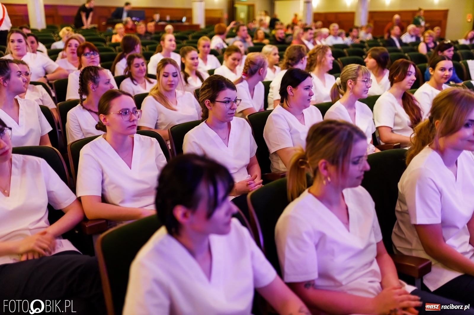 Zdjęcie w galerii na portalu naszraciborz.pl: Czepkowanie studentek pielęgniarstwa raciborskiej PWSZ [FOTO i WIDEO] wiadomości z regionu