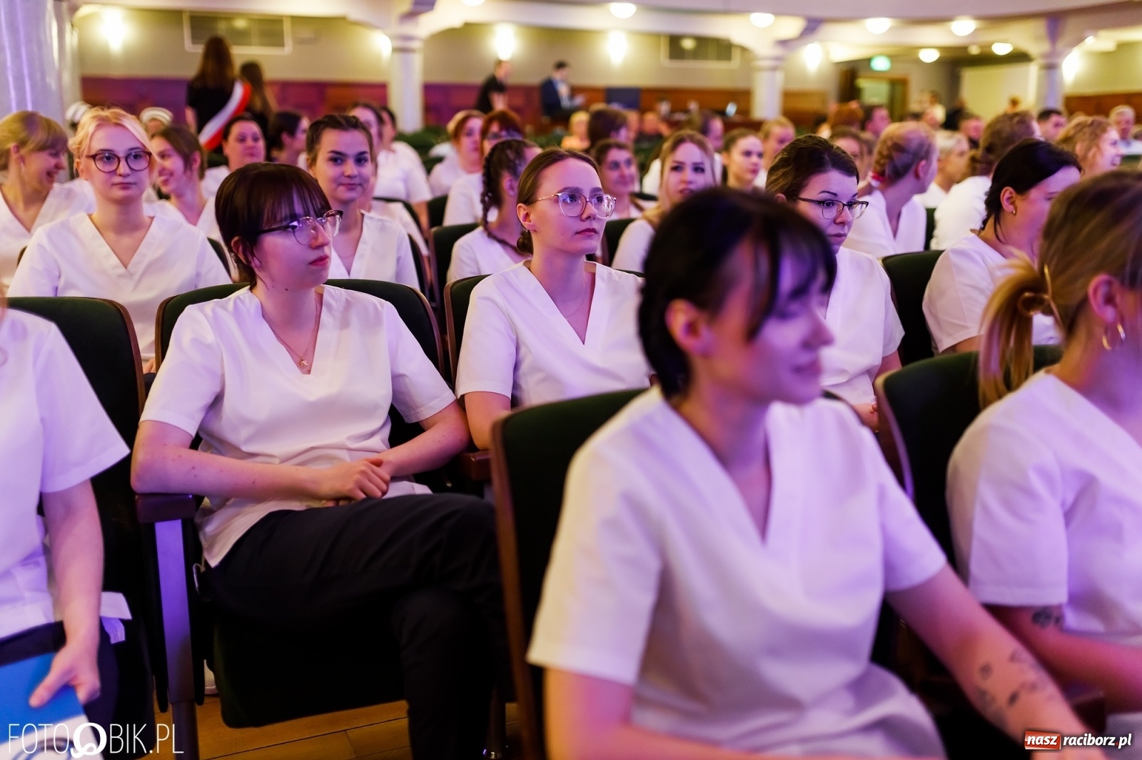 Zdjęcie w galerii na portalu naszraciborz.pl: Czepkowanie studentek pielęgniarstwa raciborskiej PWSZ [FOTO i WIDEO] wiadomości z regionu