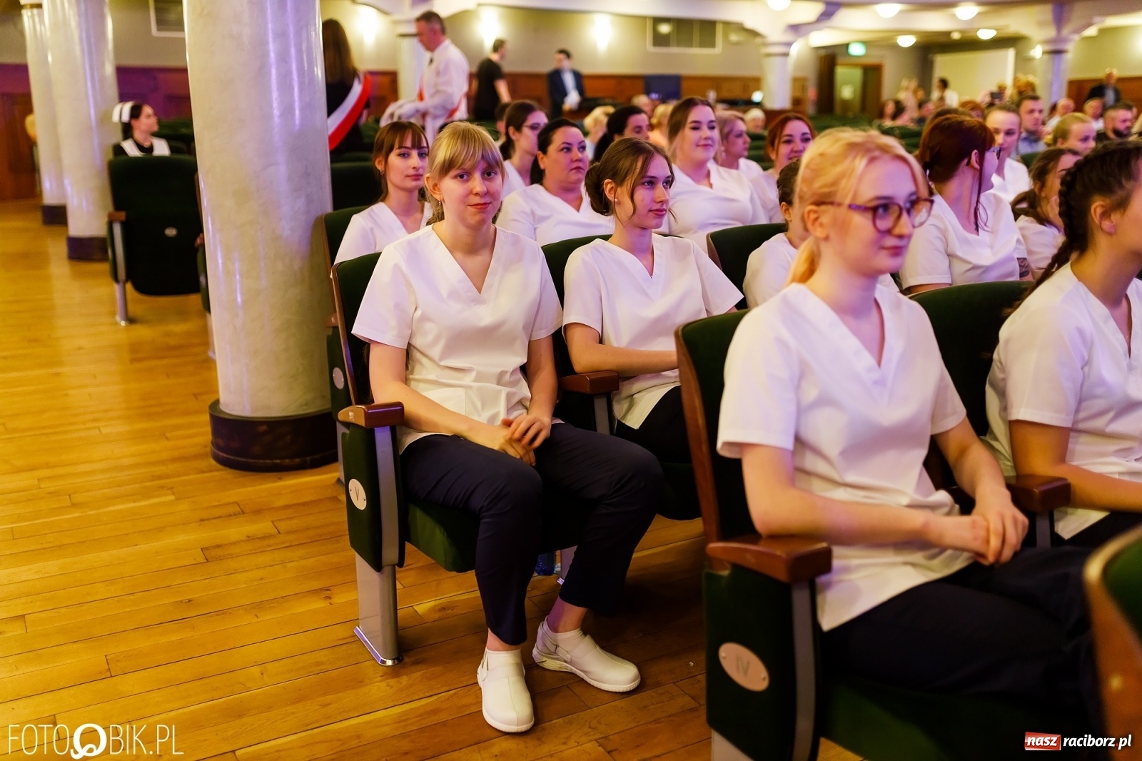 Zdjęcie w galerii na portalu naszraciborz.pl: Czepkowanie studentek pielęgniarstwa raciborskiej PWSZ [FOTO i WIDEO] wiadomości z regionu