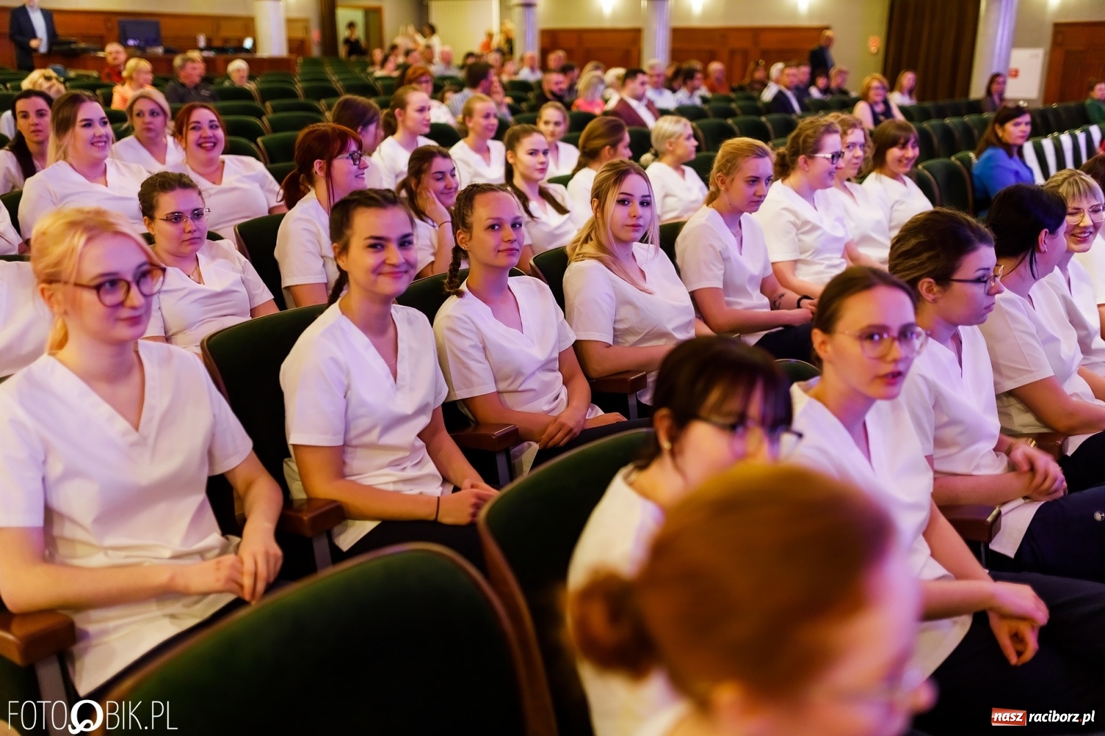 Zdjęcie w galerii na portalu naszraciborz.pl: Czepkowanie studentek pielęgniarstwa raciborskiej PWSZ [FOTO i WIDEO] wiadomości z regionu