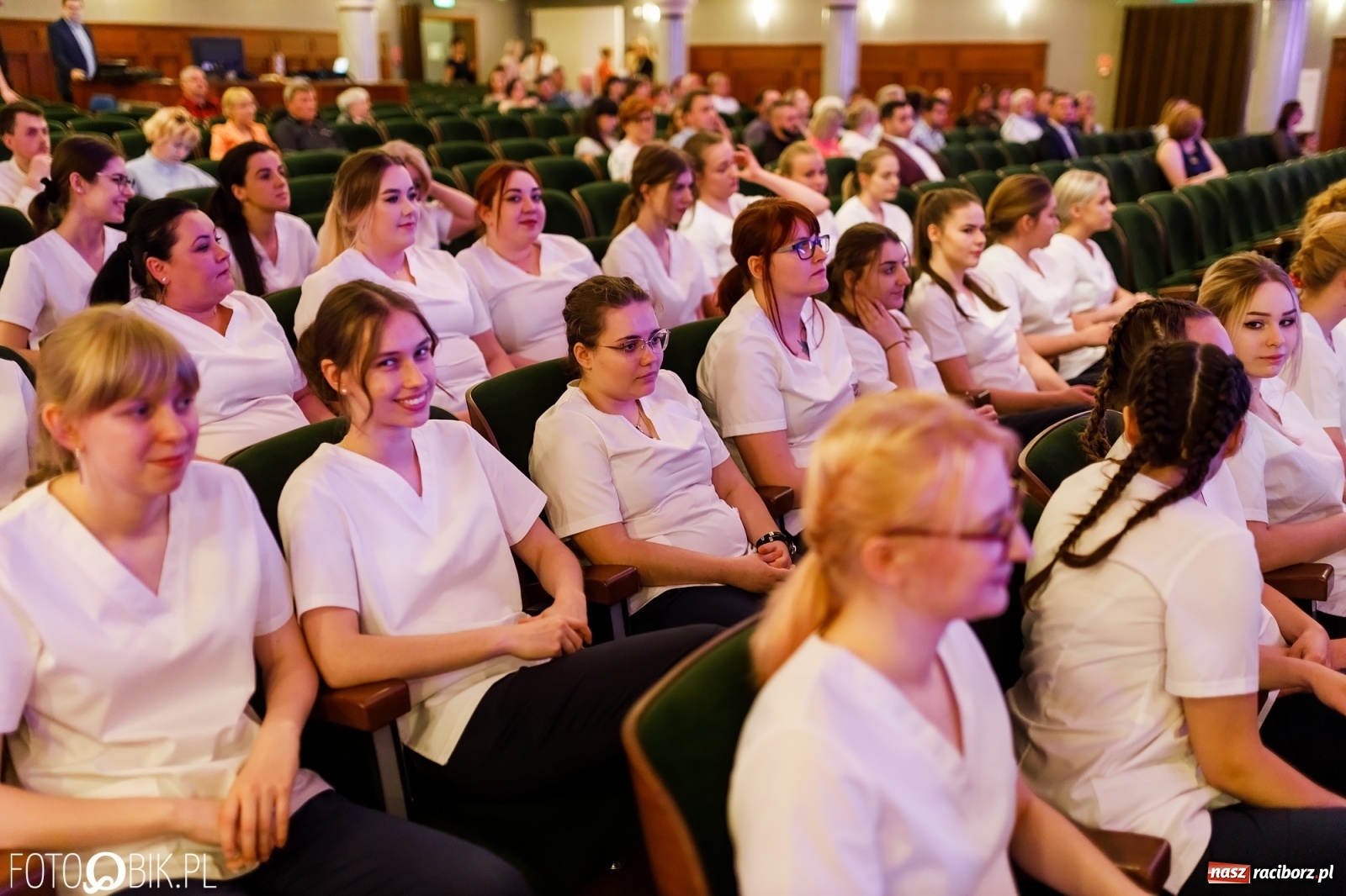 Zdjęcie w galerii na portalu naszraciborz.pl: Czepkowanie studentek pielęgniarstwa raciborskiej PWSZ [FOTO i WIDEO] wiadomości z regionu