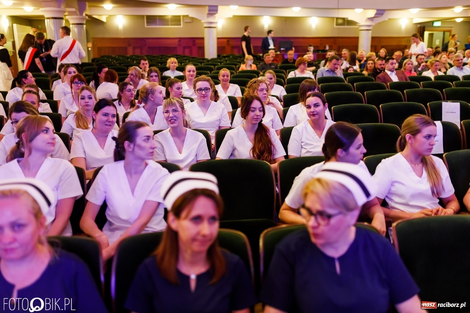 Zdjęcie w galerii na portalu naszraciborz.pl: Czepkowanie studentek pielęgniarstwa raciborskiej PWSZ [FOTO i WIDEO] wiadomości z regionu