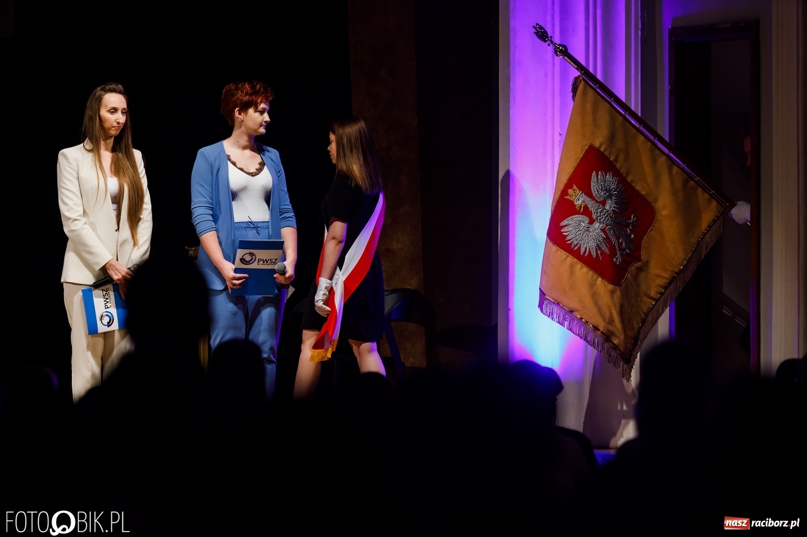 Zdjęcie w galerii na portalu naszraciborz.pl: Czepkowanie studentek pielęgniarstwa raciborskiej PWSZ [FOTO i WIDEO] wiadomości z regionu