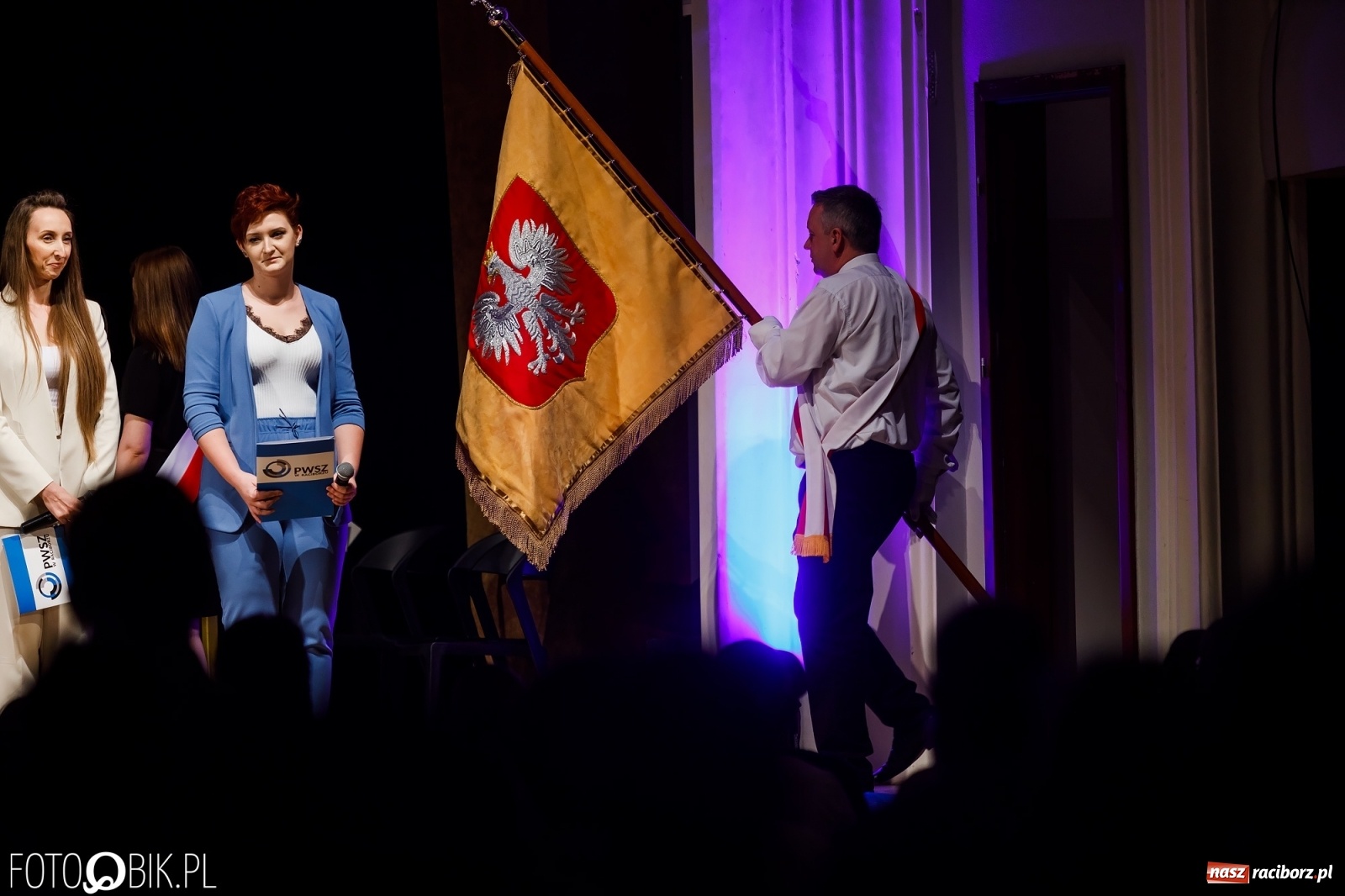 Zdjęcie w galerii na portalu naszraciborz.pl: Czepkowanie studentek pielęgniarstwa raciborskiej PWSZ [FOTO i WIDEO] wiadomości z regionu