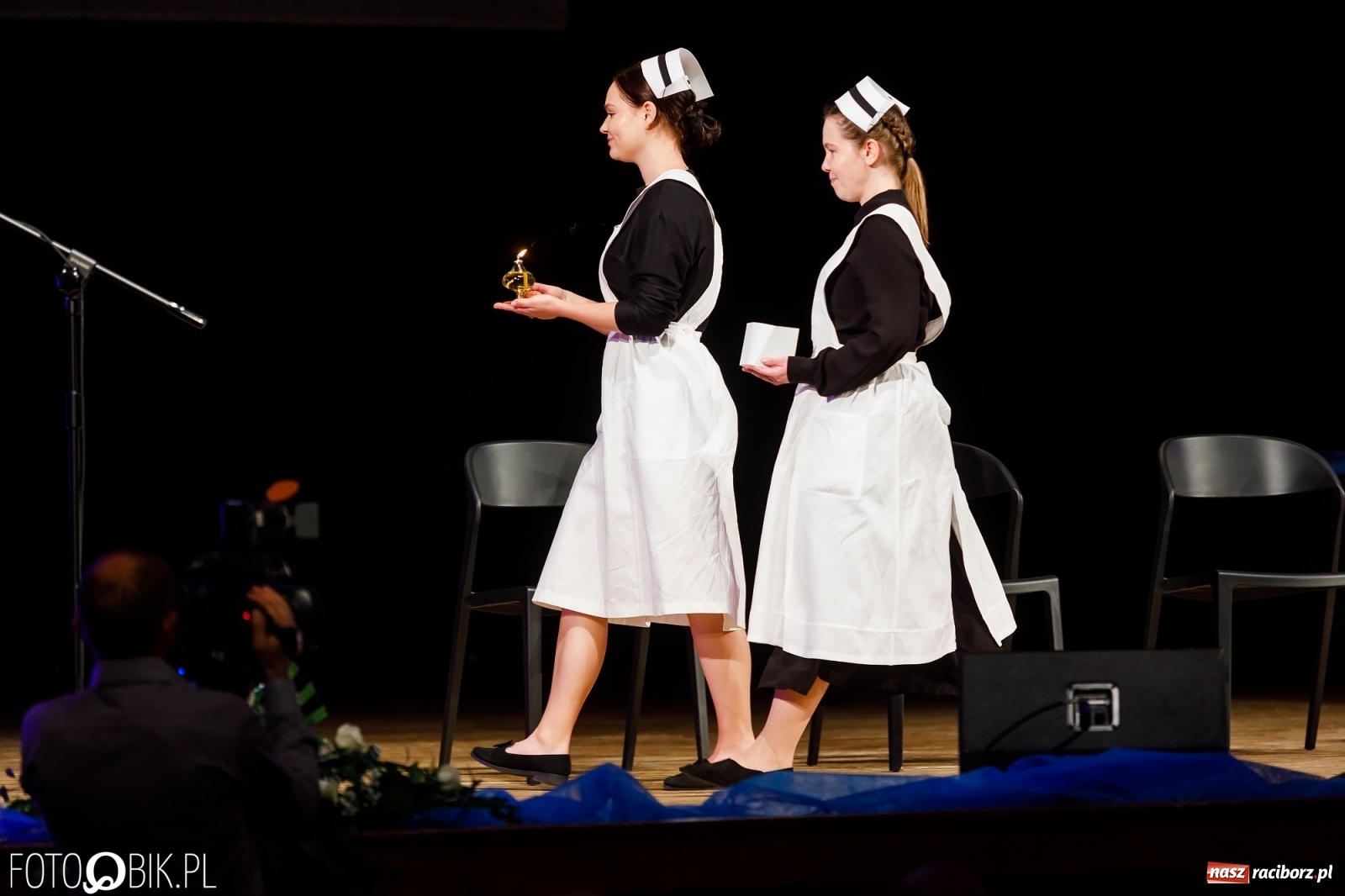 Zdjęcie w galerii na portalu naszraciborz.pl: Czepkowanie studentek pielęgniarstwa raciborskiej PWSZ [FOTO i WIDEO] wiadomości z regionu