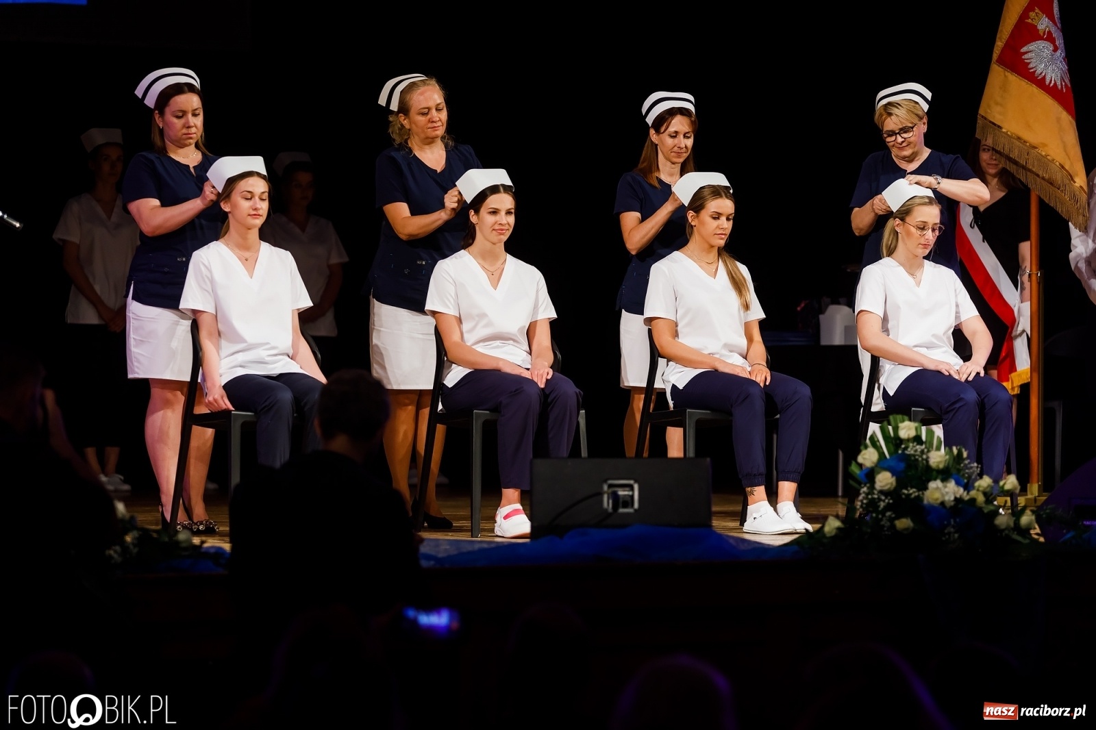 Zdjęcie w galerii na portalu naszraciborz.pl: Czepkowanie studentek pielęgniarstwa raciborskiej PWSZ [FOTO i WIDEO] wiadomości z regionu